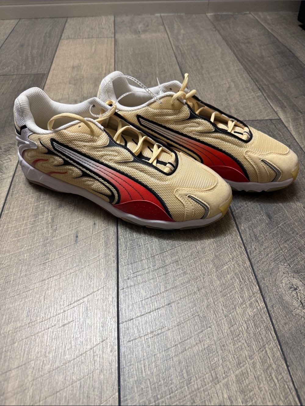 PumaMen's Beige and Red Athletic Sneakers